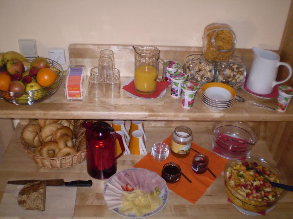 Gaestezimmer Rieder Staatz Buitenkant foto