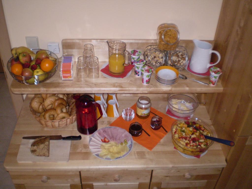 Gaestezimmer Rieder Staatz Buitenkant foto